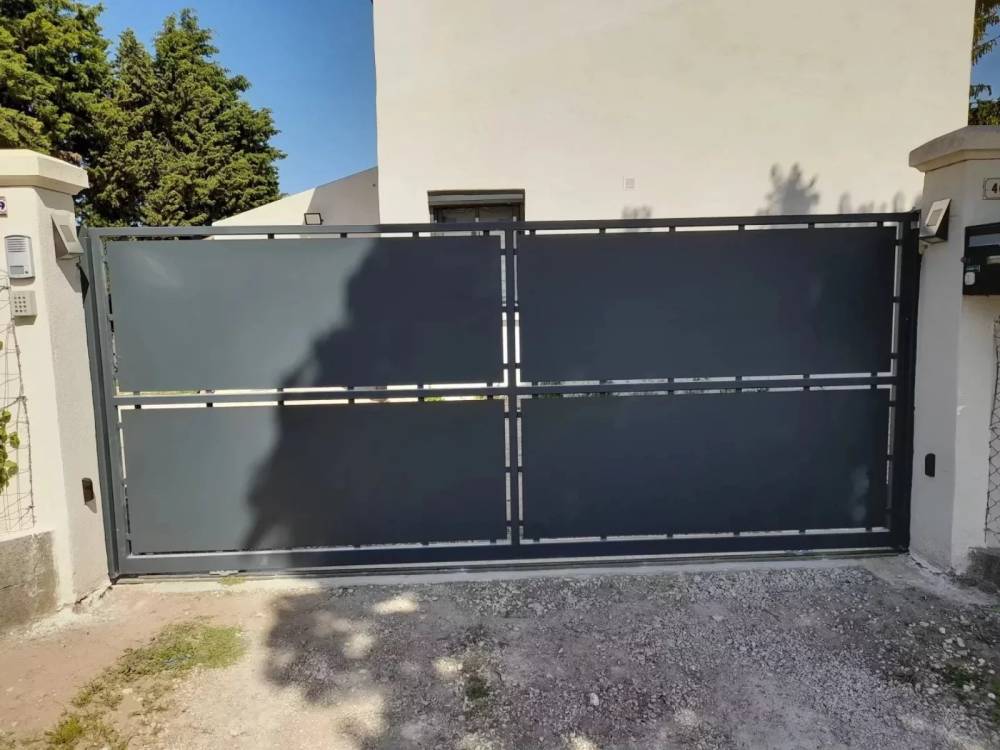 Portails à Caromb
